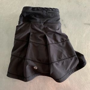 EUC Lululemon Size8 Reg 13” Black Pace Rival Skirt